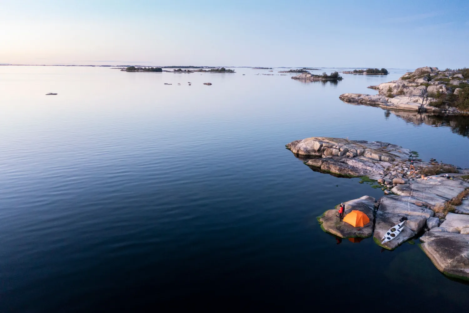 camping skärgård vatten klippor