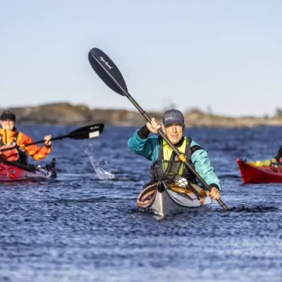 Kajakpaddlare i ytterskärgården